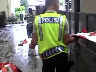 Avarie A380: les enquêteurs indonésiens examinent les débris