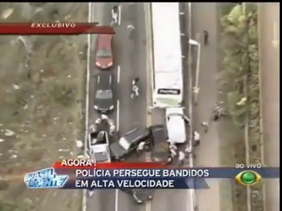 Wild Brazilian Police Chase! (Prisoner Escapee Gets SUV ...