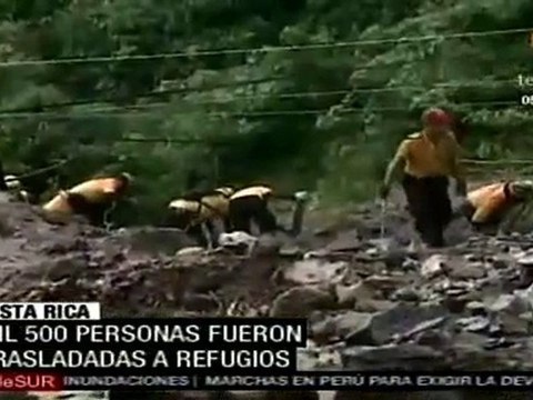 Familiares despiden a víctimas de alud en Costa Rica