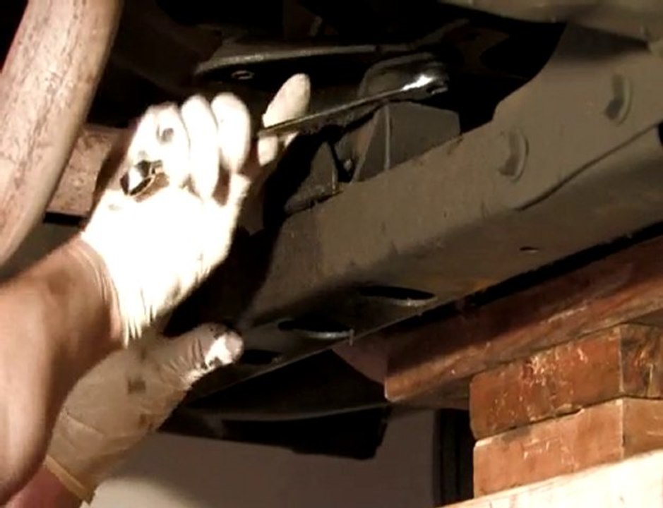 Auto Repair: How to Replace the Transmission Mount