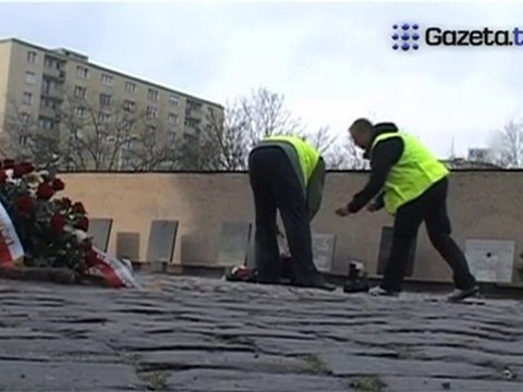 Zniszczony pomnik ofiar Pawiaka