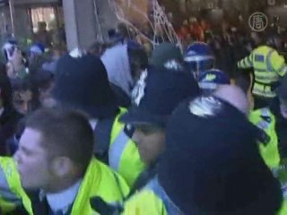 Студенты атаковали штаб-квартиру правящей партии