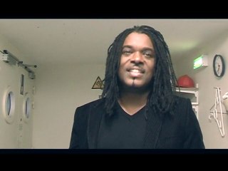 Teaser du one man show de Mika Selles "Drôlement positif"