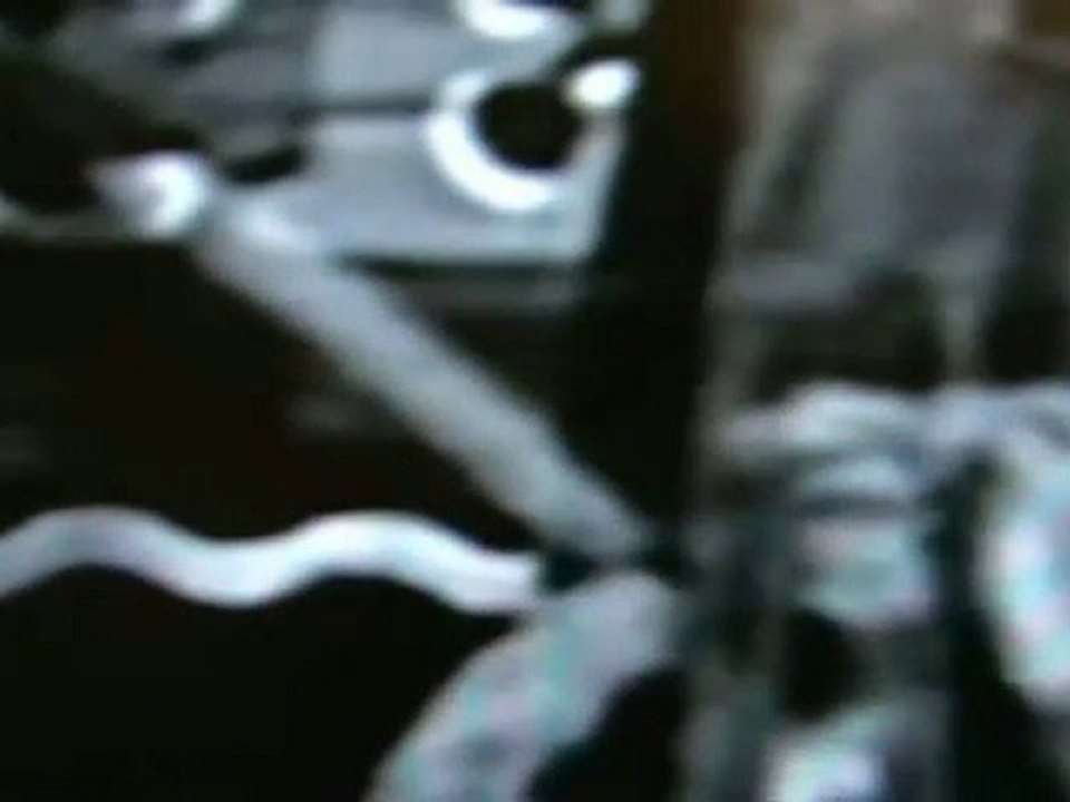 Un "téléphone portable" dans un DVD de Charlie Chaplin ?