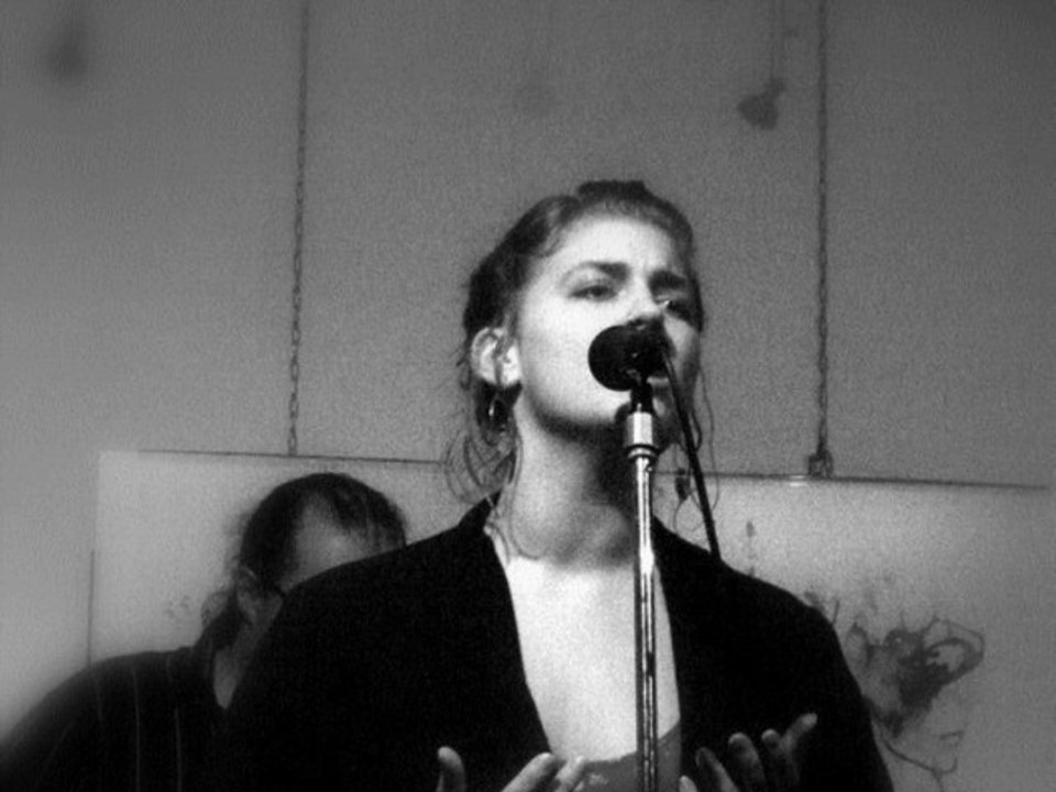 Service de nuit et Nina Vitale à l'Archipel - cry me a river