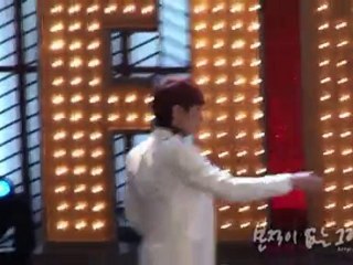 101029 2PM Cute Chansung Knocks Into Board Cam