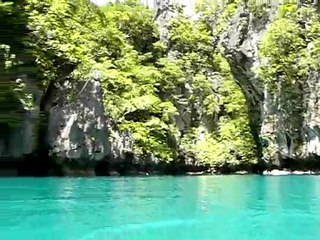 Small lagoon-Miniloc Island Archipel des Bacuit