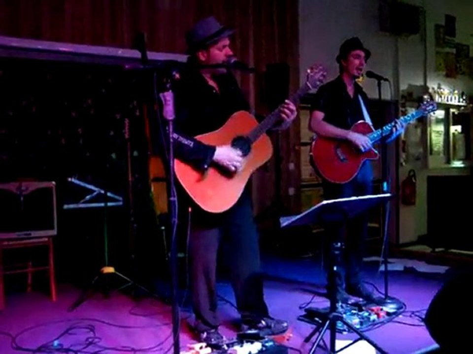 Electric hat live au Dude