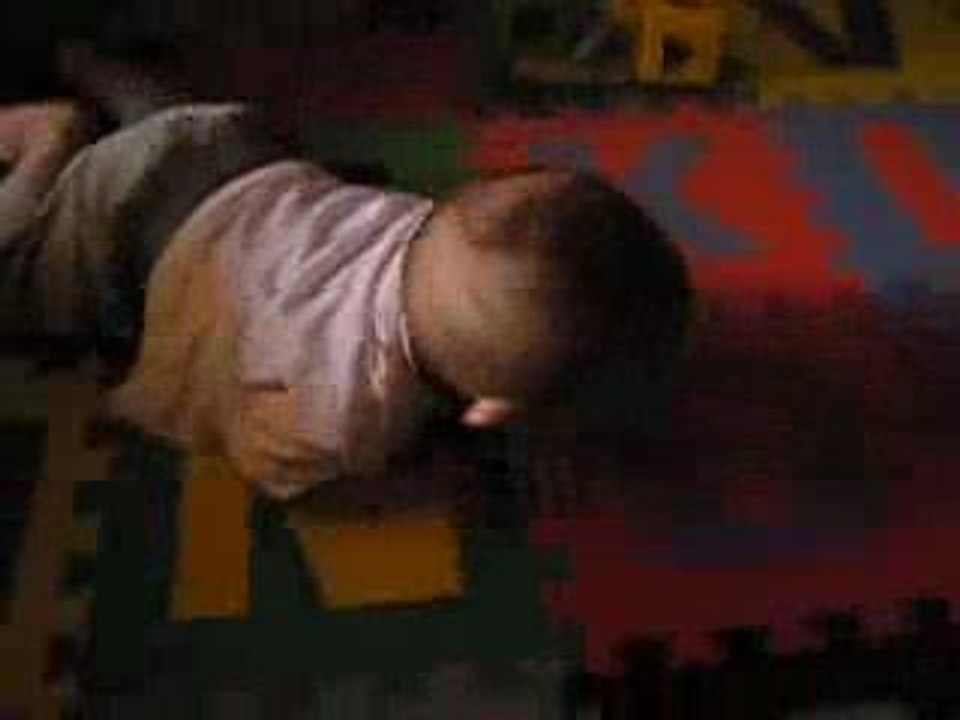 Nolan apprend à ramper, évolution !!!!