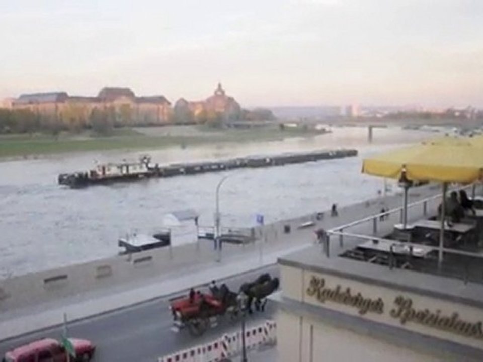 Beeindruckend ! - 2010 Elbe Schlepper im Einsatz