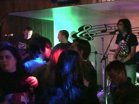 FILHOS DE ÁLA BANDA AO VIVO NO GOLDEN BAR