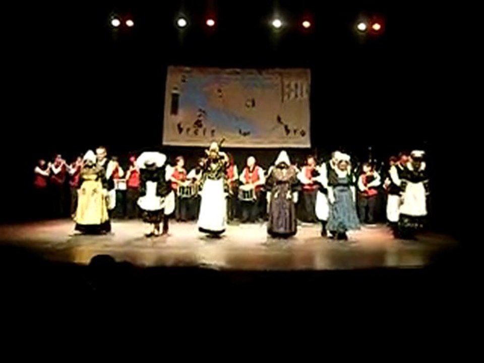 ARMOR-BALADE EN BRETAGNE-BAGAD KER VOURDEL-KARANTEZ HA DANS
