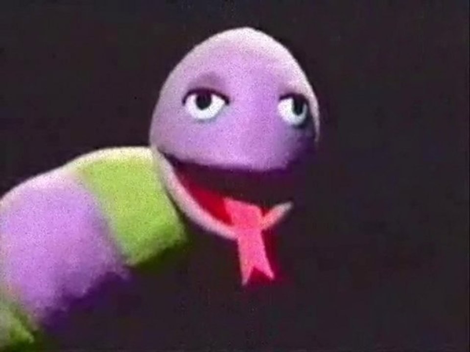 Sammy t3h Snake goes to Pet Store