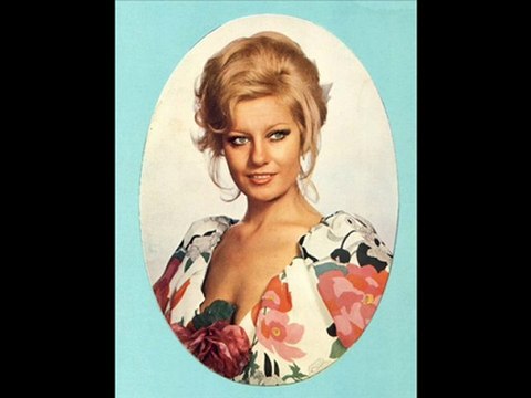 Emel Sayın - BEN SENİ UNUTMAK İÇİN SEVMEDİM