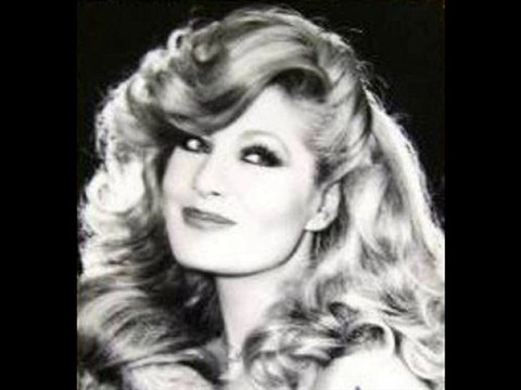 Emel Sayın - GÜLÜNCE GÖZLERİNİN İÇİ GÜLÜYOR