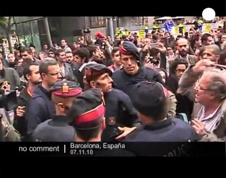Gay kiss protest near the pope in Barcelona - no comment
