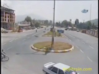 Dikkatsiz sürücünün ölümcül kazası