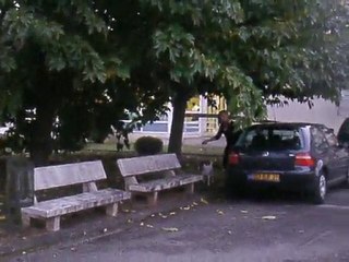 Emy et le saut des 2 bancs