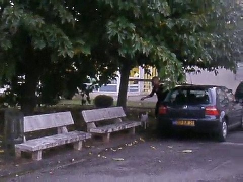 Emy et le saut des 2 bancs