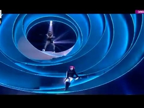 B.o.B feat Hayley Williams AIRPLANES Performance MTV EMA