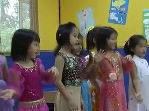 Charlotte, part 5, école spectacle Nov 2010