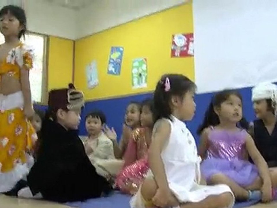 Charlotte, part 7, école spectacle Nov 2010