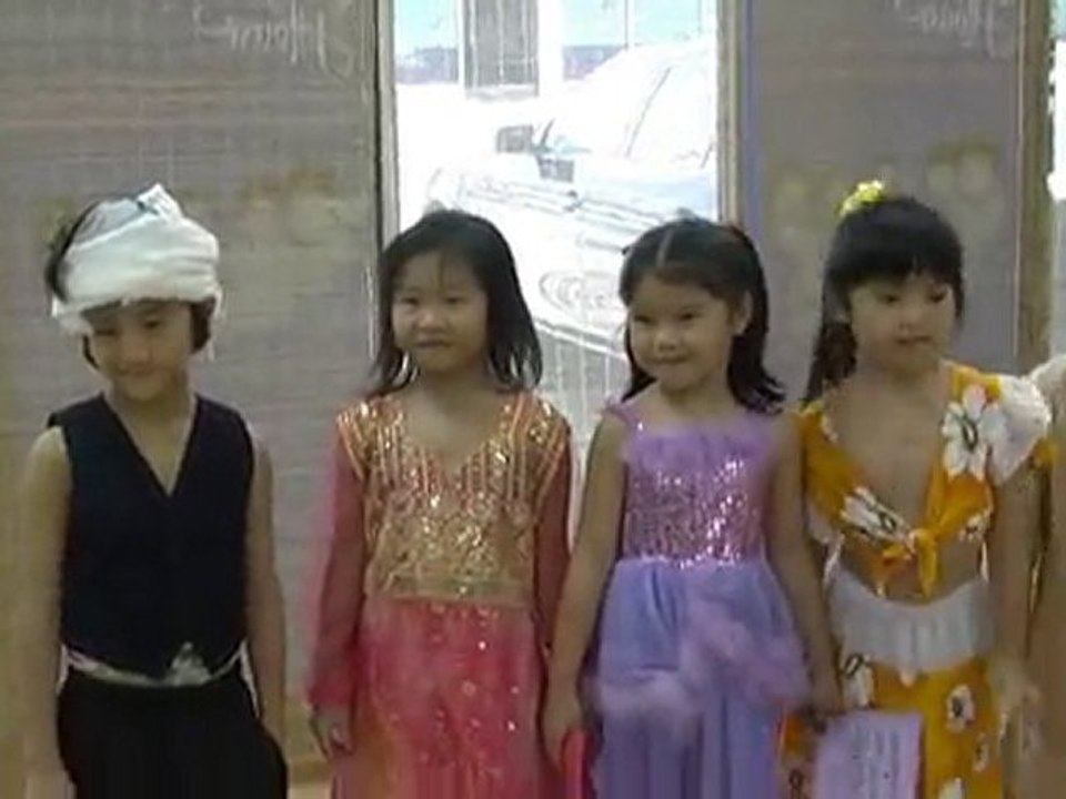 Charlotte, part 8, école spectacle Nov 2010