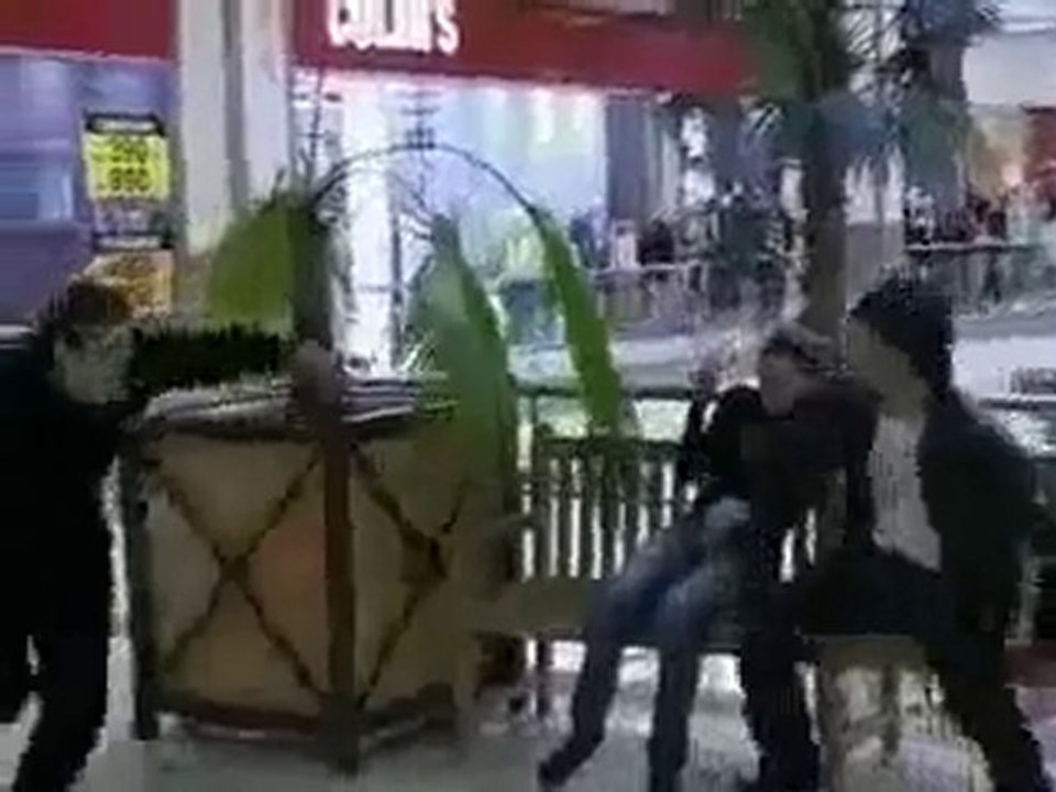 KAmera şakasinin boylesi.Gulmekten!!Hûn ê ji kenan biteqin:)