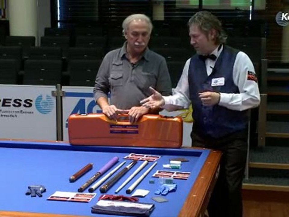 What's in the billiard cue case of Peter De Backer