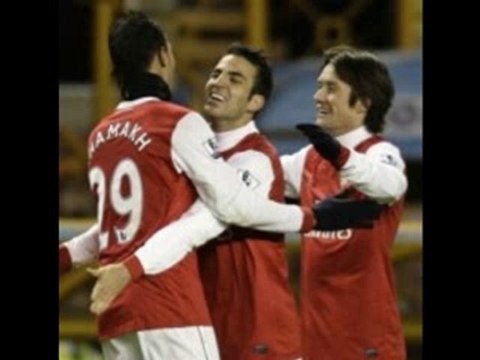 Wolves 0-2 Arsenal Chamakh double, Fabianski great-save