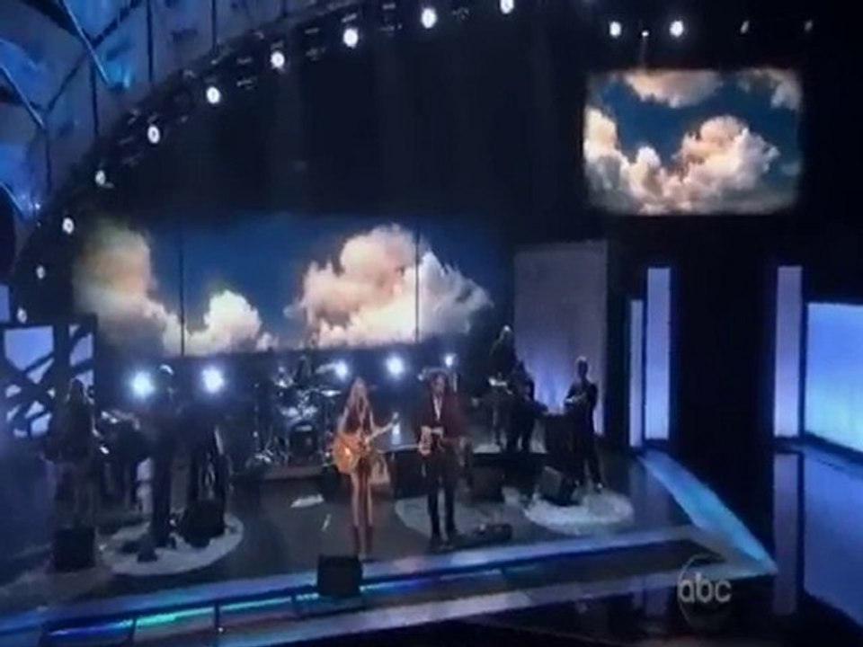 Gwyneth Paltrow & Vince Gill "Country Strong" At The CMAs