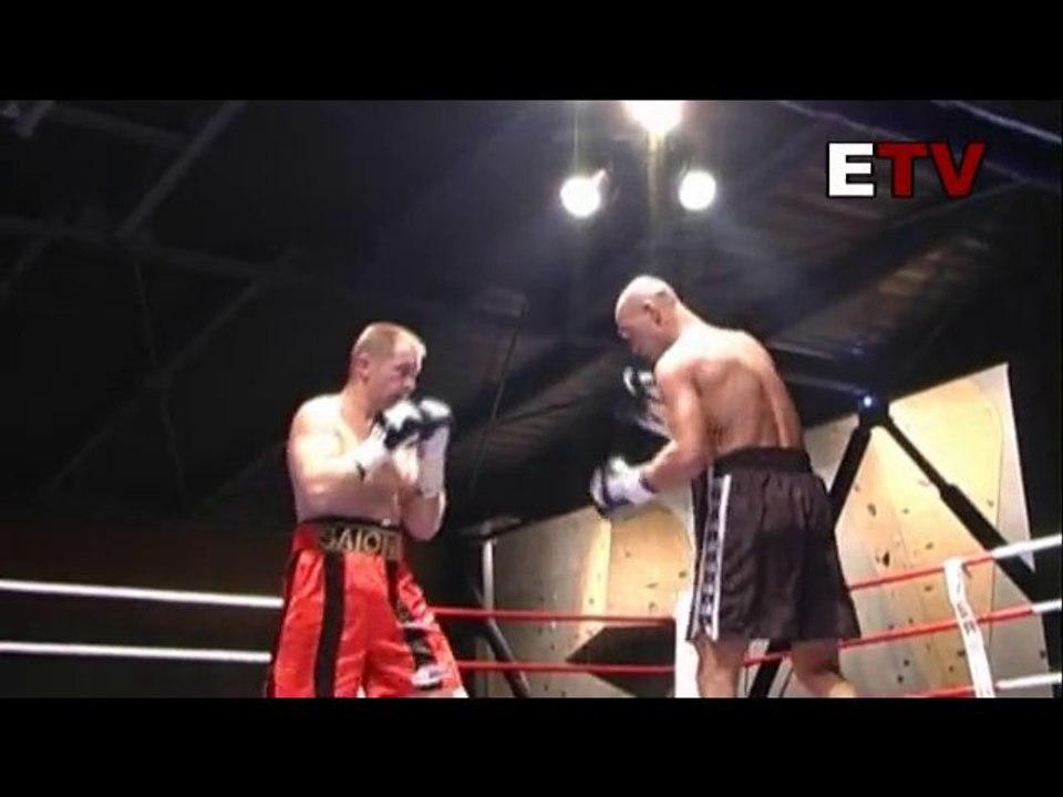 Boxe L'escarène 06/11/2010 - Partie 5 - Saioni VS Kubin