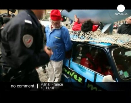 Plastic tuna blocks French ministry of... - no comment