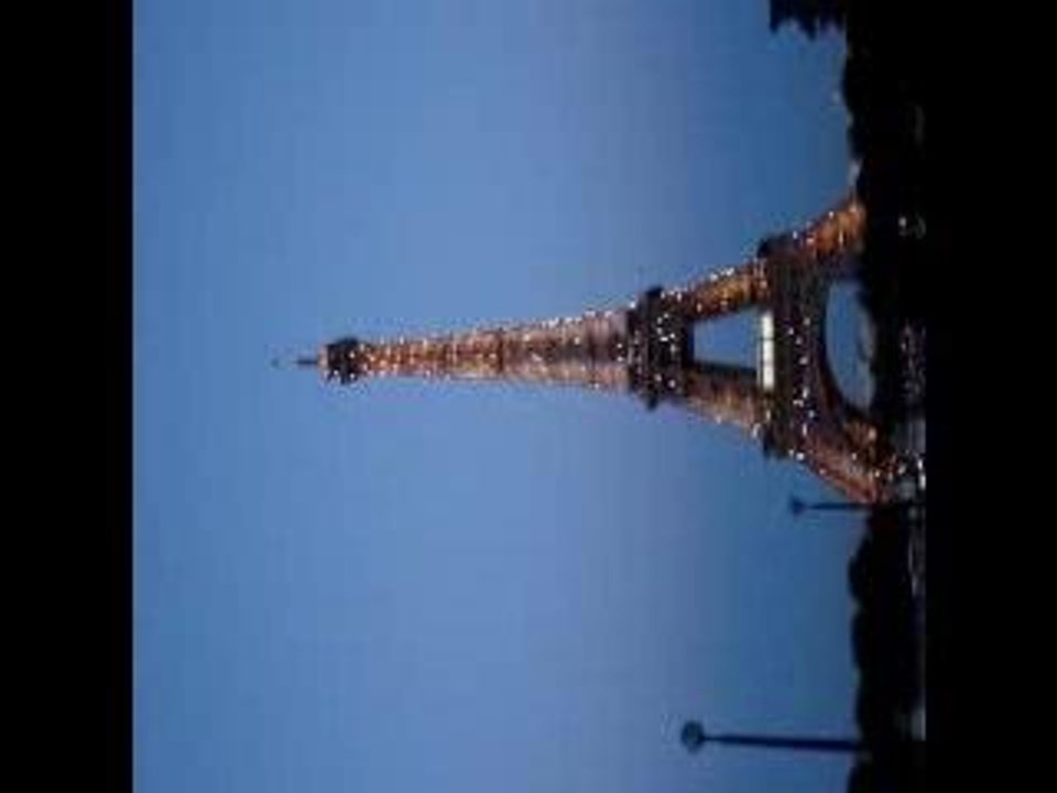 EIFELLTower when night arrives