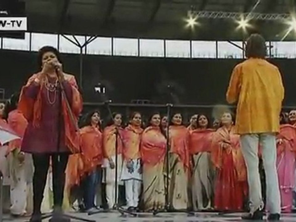 The World Culture Festival in Berlin: Meditating for a better world | Global 3000