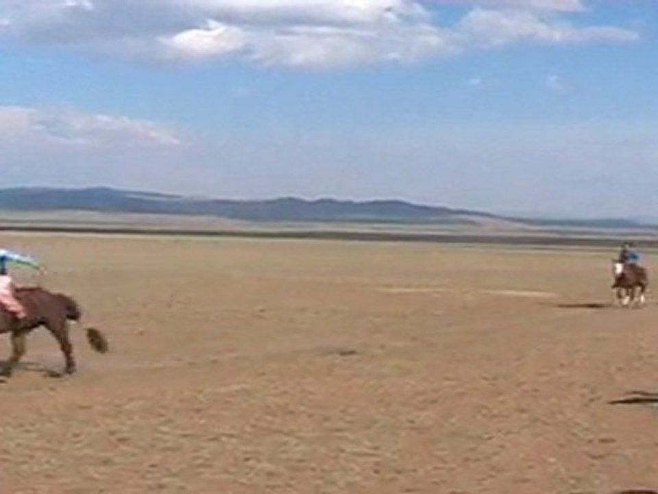 Naadam : arrivée de la course de chevaux