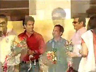 Tusshar Kapoor - Tusshar & Jeetendra at a Music Launch