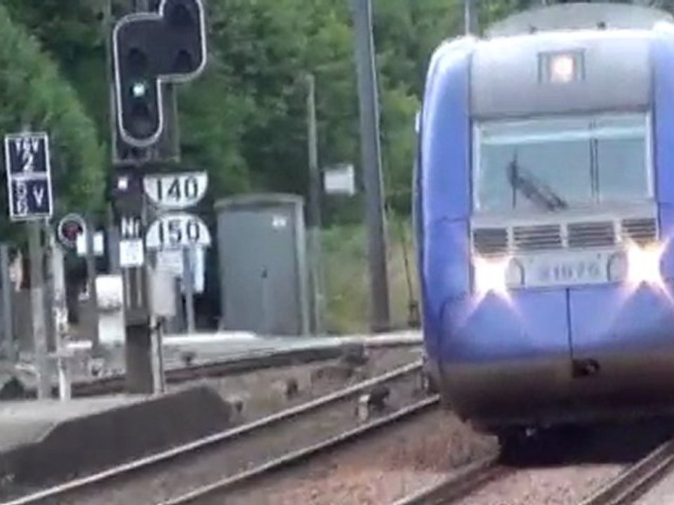 train ter arrive en gare