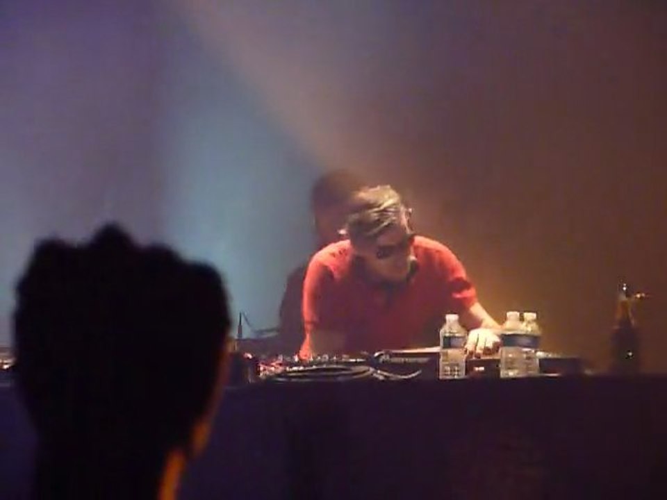 Kavinsky Live @Fool's Gold Night (SebastiAn - Embody Remix)