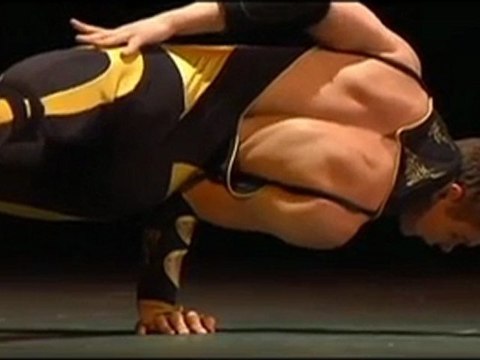 ANDREY MAKOVOZ-equilibre-presents Art agency Valentino