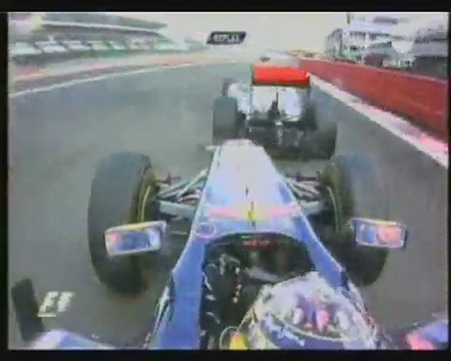 Silverstone : Vettel trop près