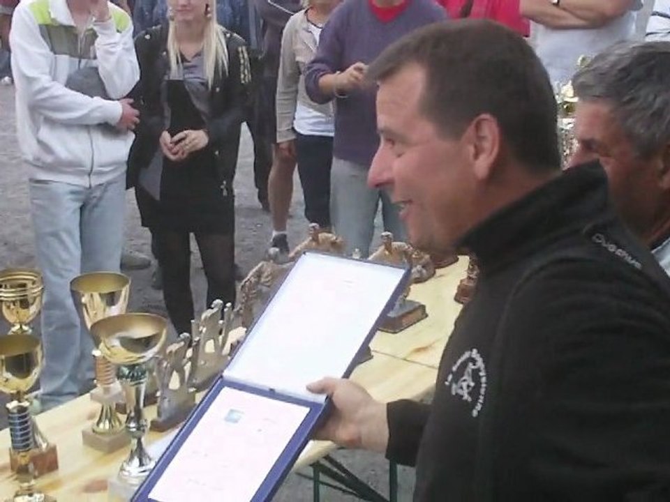 remise des prix des 80 ans du club de boules de Fourmies