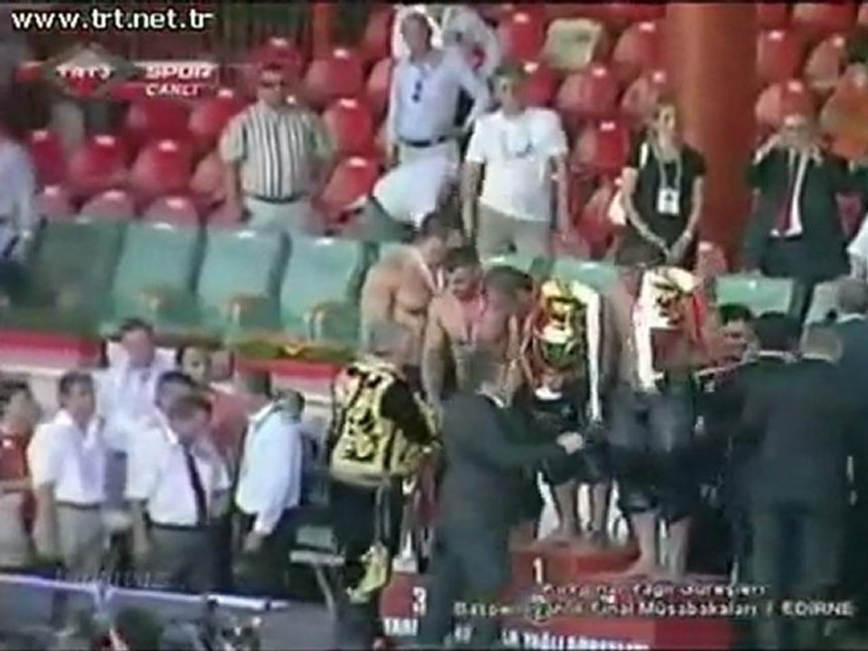 KIRKPINAR YILDIZLARI ÖDÜL BAŞBAKAN ERDOĞAN 2011