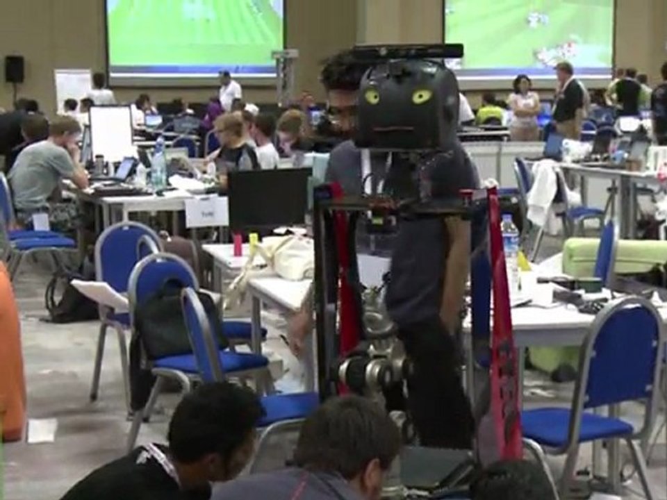 Schöne neue Welt: Roboter zeigen ihr Können beim Fußball