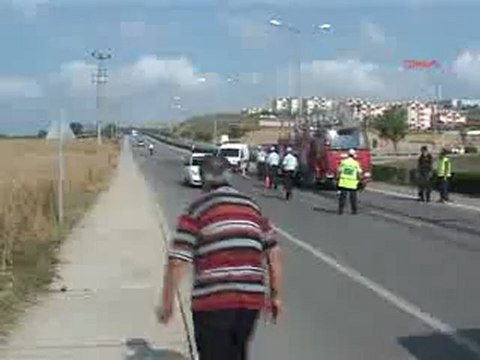 Otomobiliyle halk otobüsüne arkadan çarpan okul müdürü hayatını kaybetti