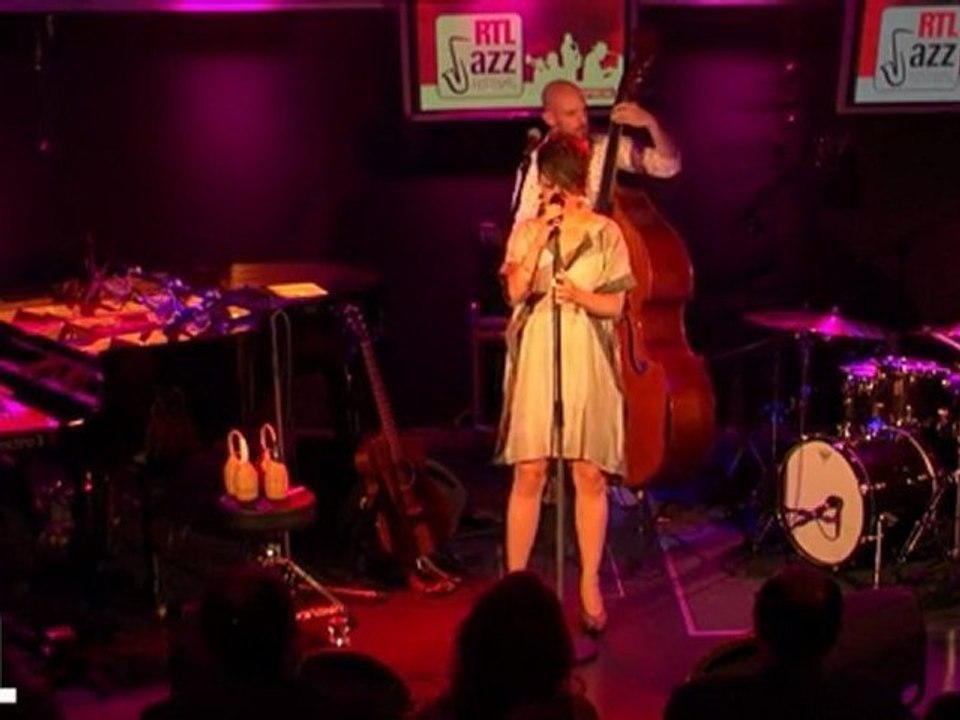 Gretchen Parlato - Holding  back the years en live sur RTL et en hd