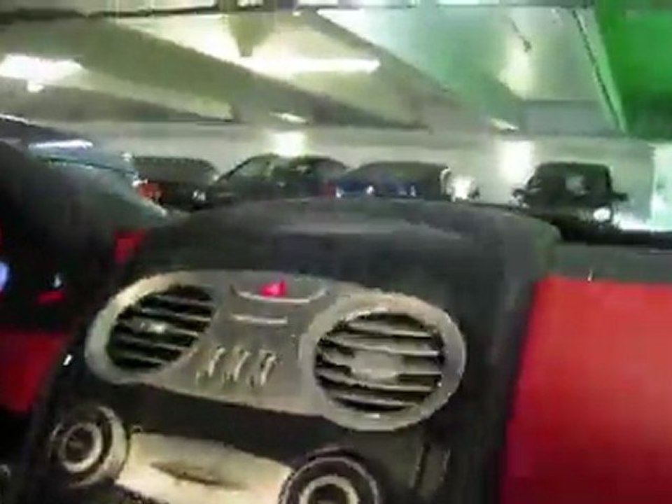 Brabus McLaren SLR à 150 Km/h dans un Parking