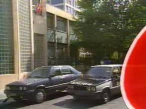 Les Inconnus - Les Flics(1)