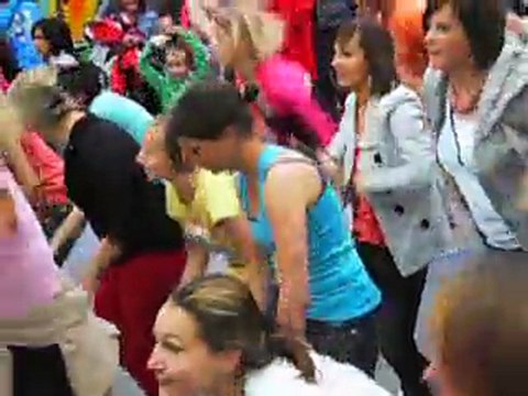 Flashmob, foire de la St Jean, Amiens, juillet 2011.