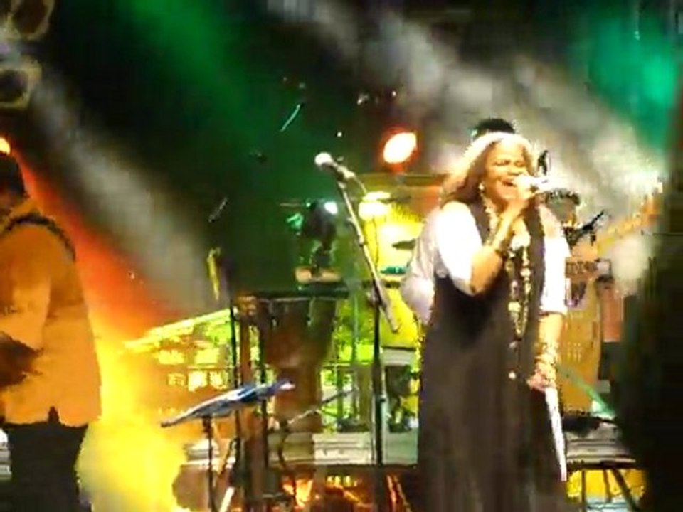 Jocelyne Beroard et Soft "Get up stand up" - 10 juillet 2011